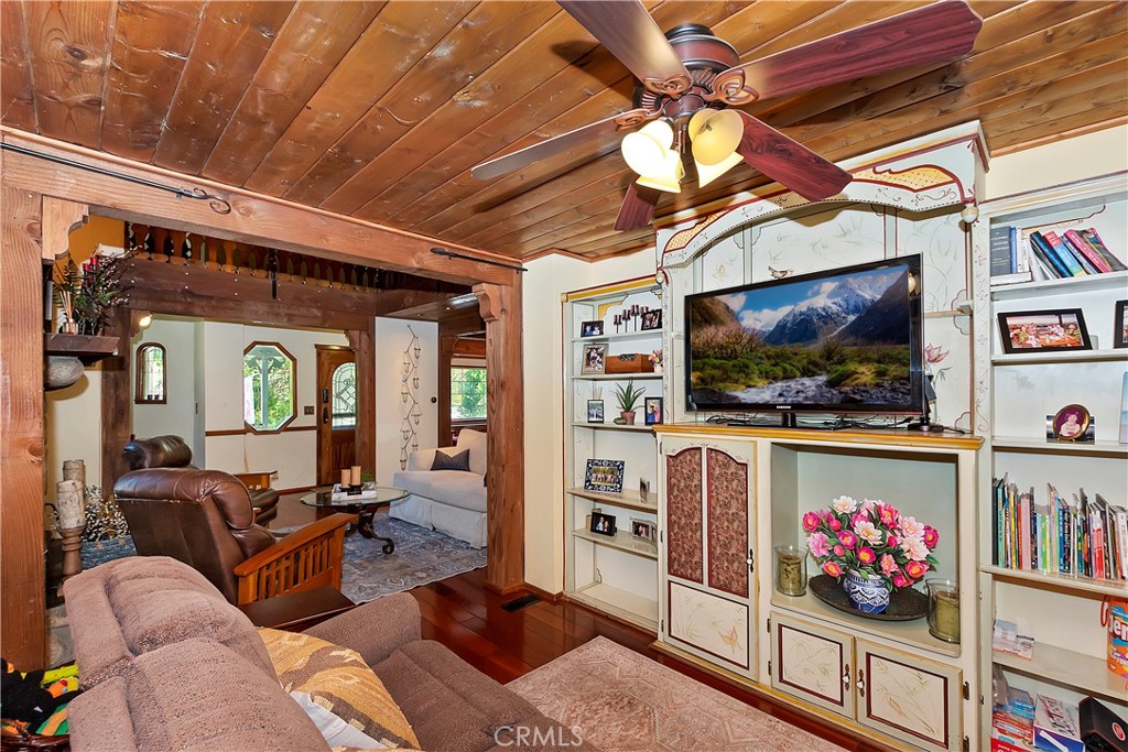23280 Brookside Road Crestline, CA 92325 - Photo 9 of 39 Gallery Image 9