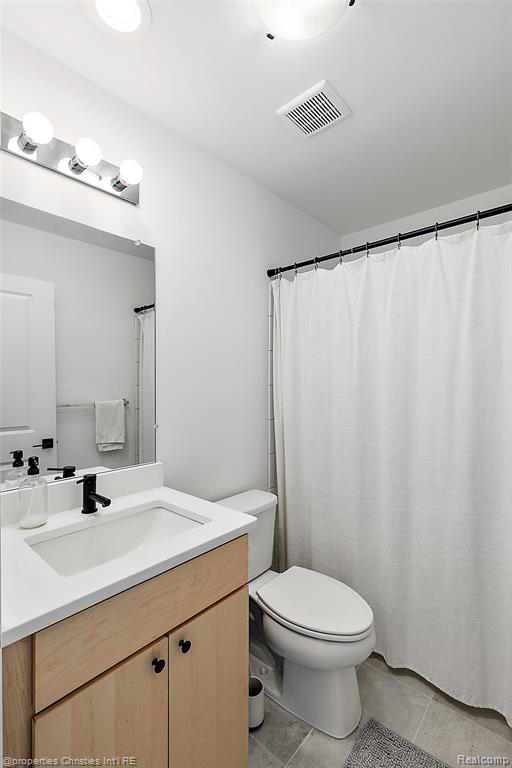 1041 Hampton Street, Unit 43 Detroit, MI 48236 - Photo 26 of 33