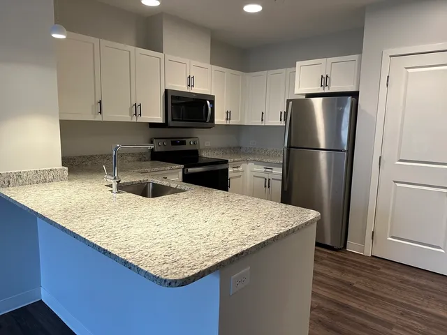 $2,615 | 29 Wall Street, Unit 212, Foxboro, MA 02035