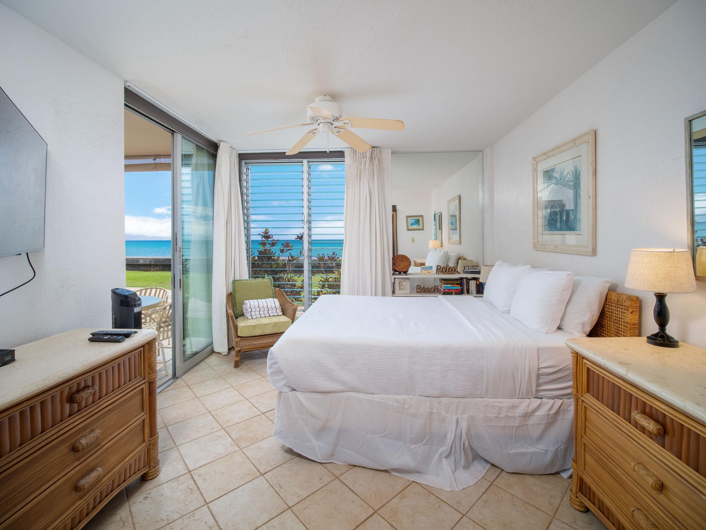 3723 Lower Honoapiilani Road, Unit 104 Lahaina, HI 96761 - Photo 14 of 45 a bed room with a bed and a window