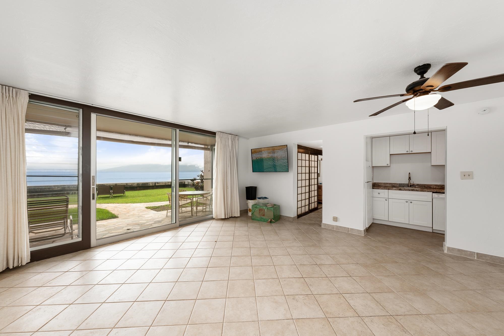 3723 Lower Honoapiilani Road, Unit 104 Lahaina, HI 96761 - Photo 3 of 45 a view of an empty room and window
