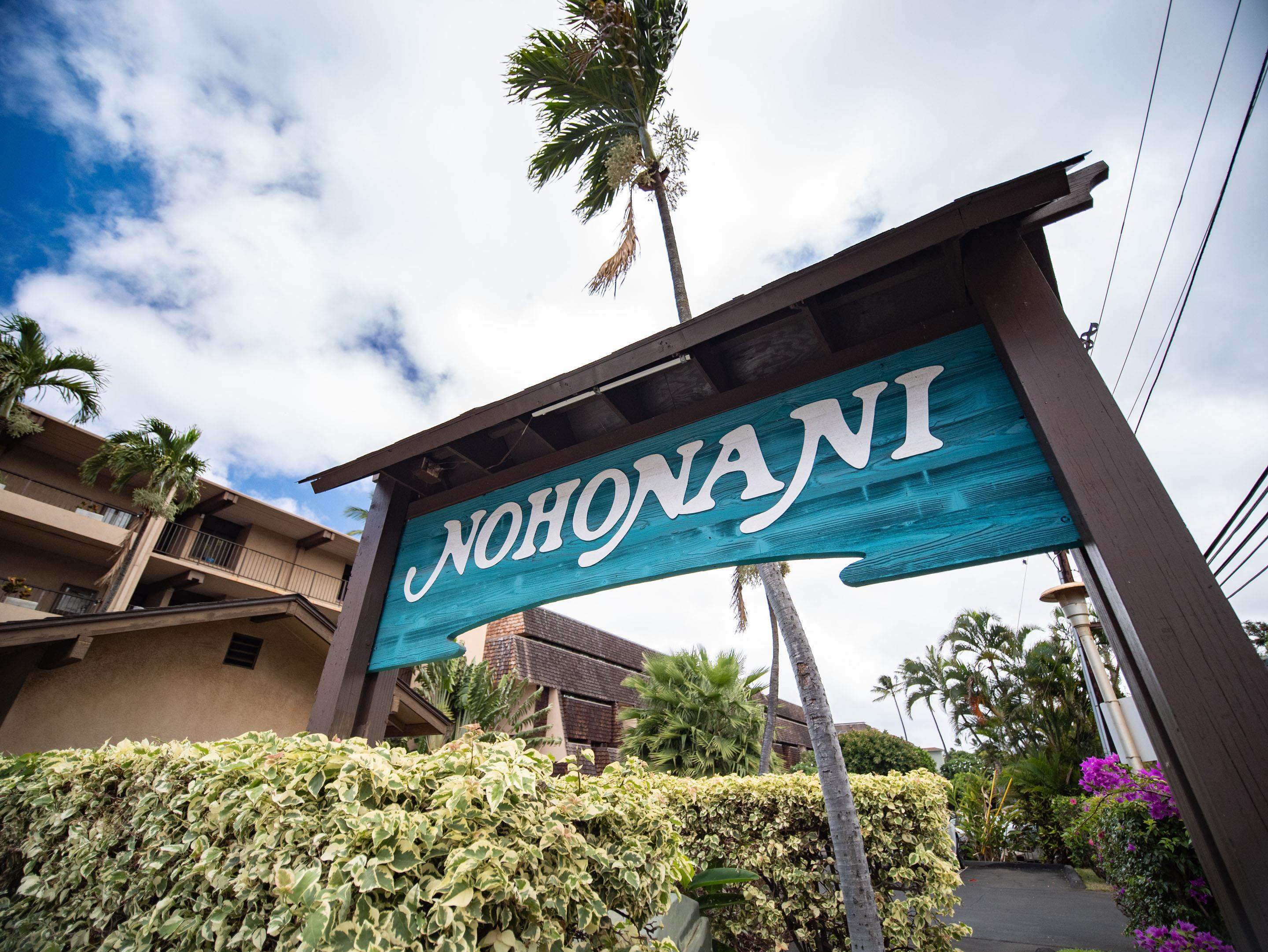 3723 Lower Honoapiilani Road, Unit 104 Lahaina, HI 96761 - Photo 31 of 45 a street sign on a pole on a street