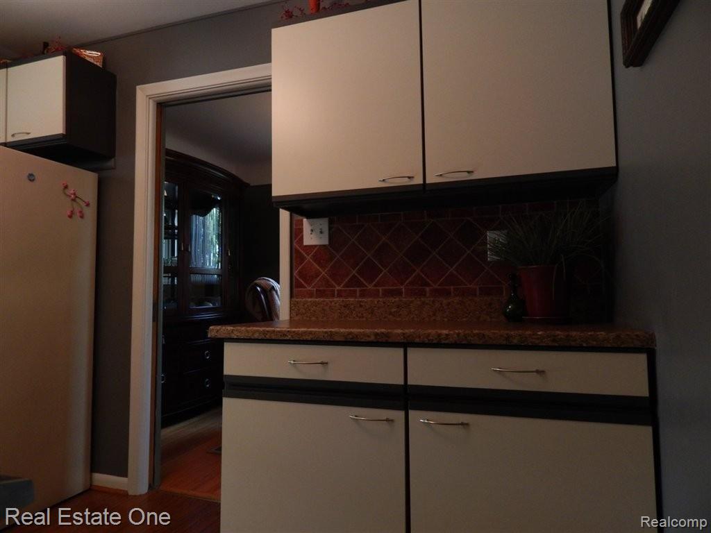 9833 Middlebelt Road Livonia, MI 48150 - Photo 22 of 31 Kitchen