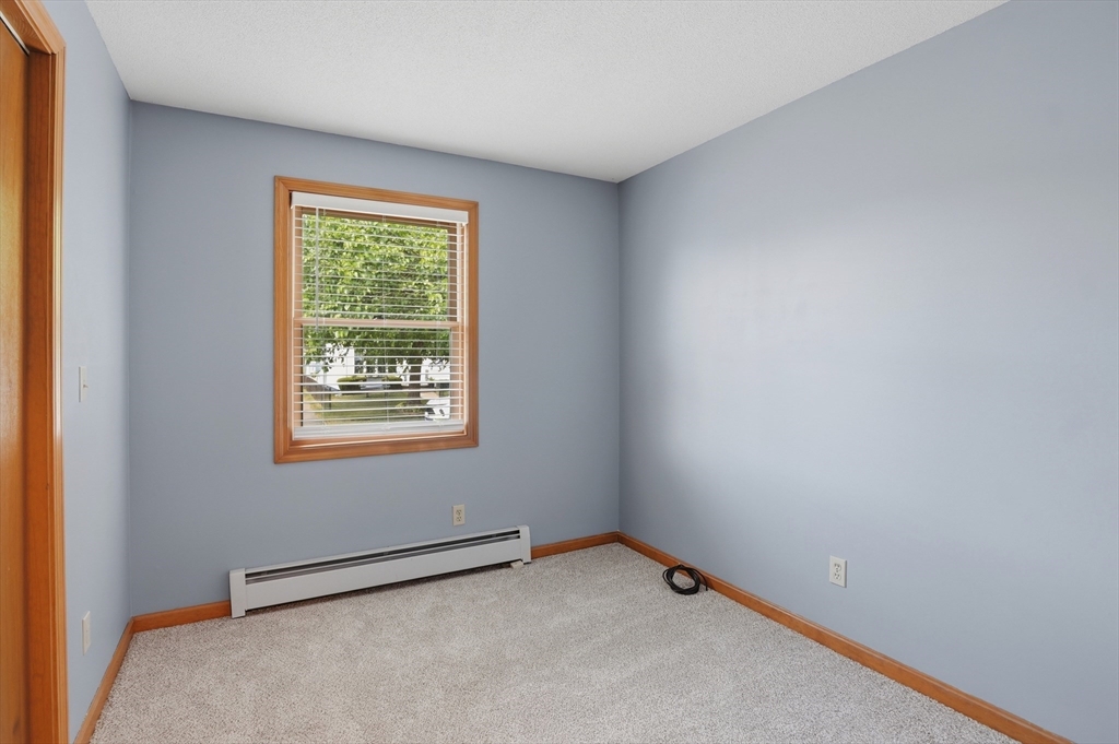 29 Rosella Street Springfield, MA 01118 - Photo 12 of 36