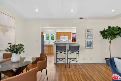 $1,585,000 | 2822 11th Street, Santa Monica, CA 90405