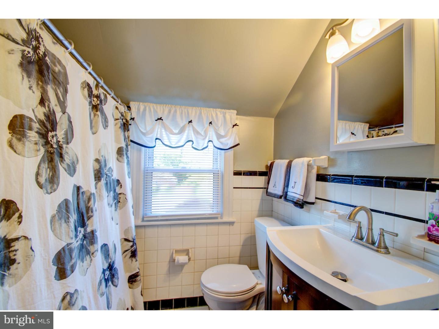 23 Sunset Road Newark, DE 19711 - Photo 16 of 22 Bathroom