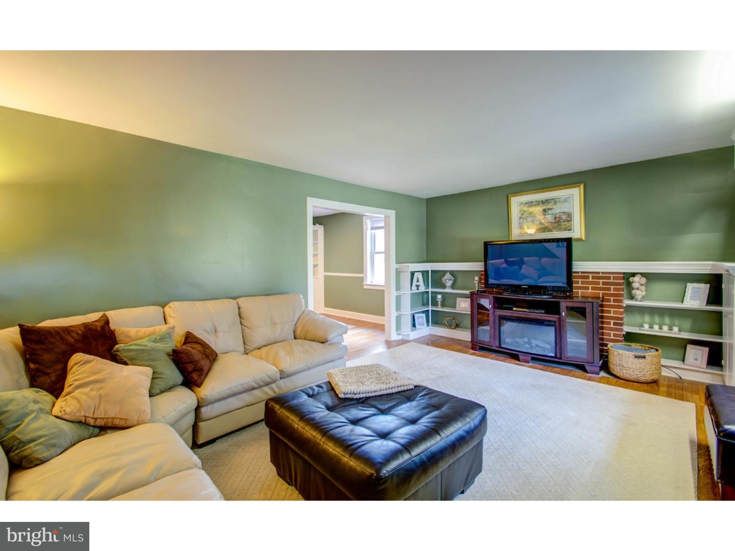 23 Sunset Road Newark, DE 19711 - Photo 6 of 22 Living Room