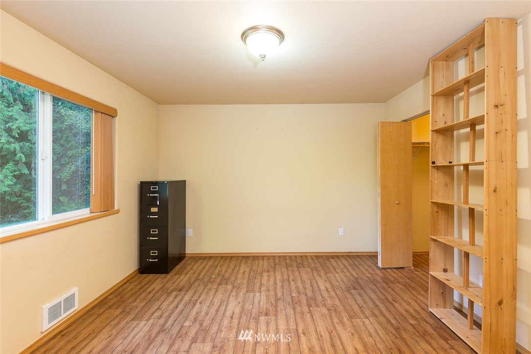 811 Pearce Road Port Angeles, WA 98362 - Photo 9 of 40 Gallery Image 9