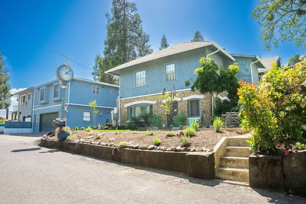 $899,000 | 200 Medford Heights Lane, Medford, OR 97504