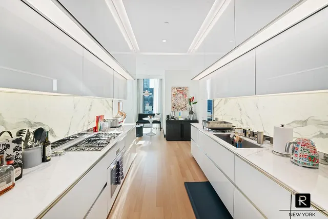 $9,895,000 | 53 West 53rd Street, Unit 50B | Midtown Central