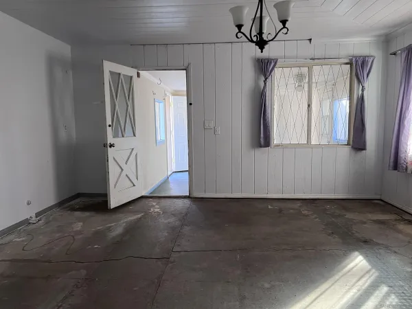 a view of a yard with a house