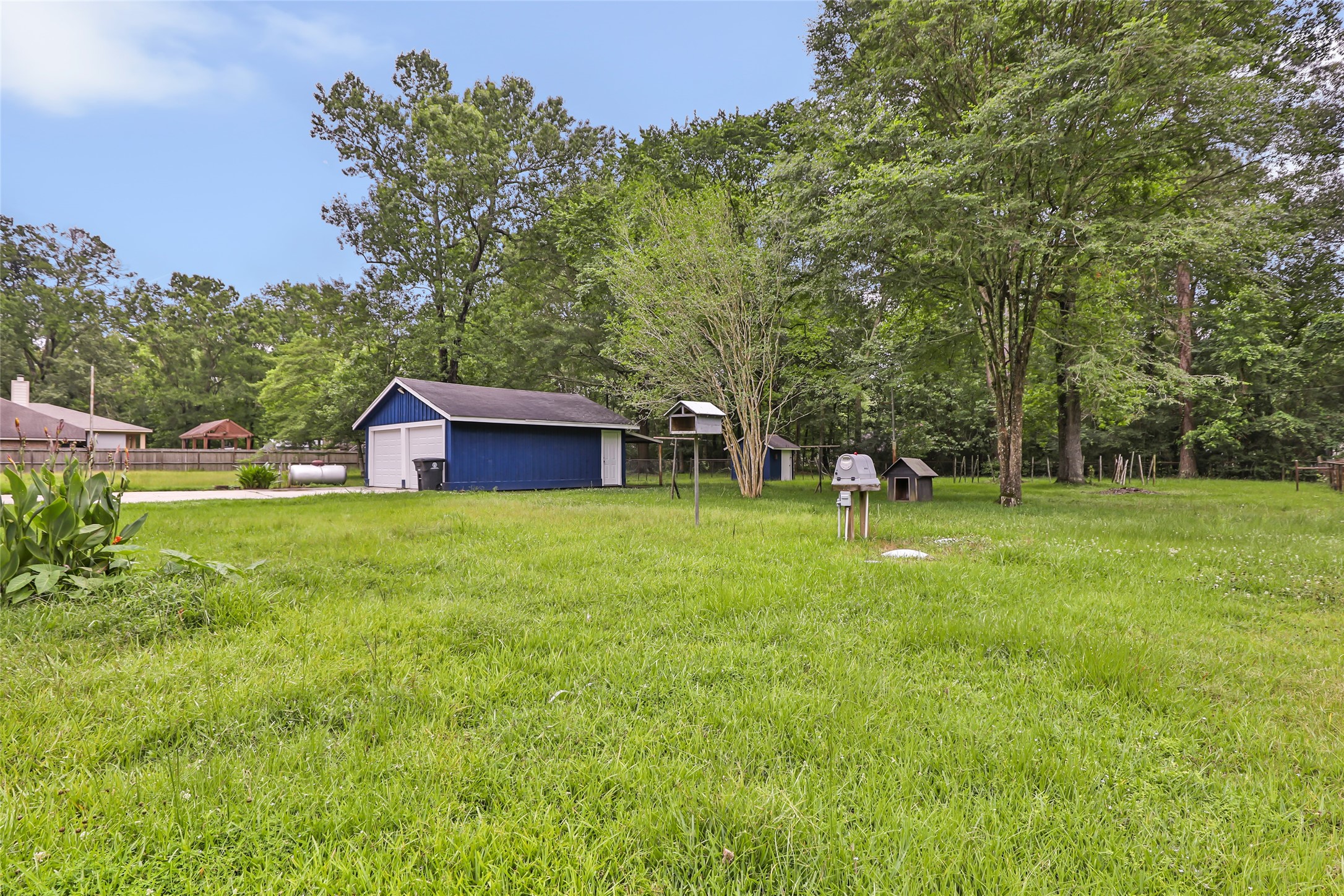 922 Lake Glen Road Houston, TX 77336 - Photo 25 of 27 Another View Of Garage With Covered Porch Off The Back