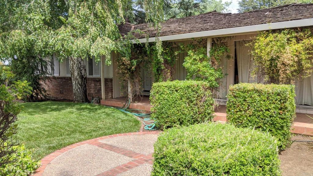 45 Springer Road Los Altos, CA 94024 - Photo 4 of 33 a view of a backyard with garden