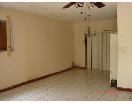 560 Southwest 50th Terrace Margate, FL 33068 - Photo 4 of 8 Living Room