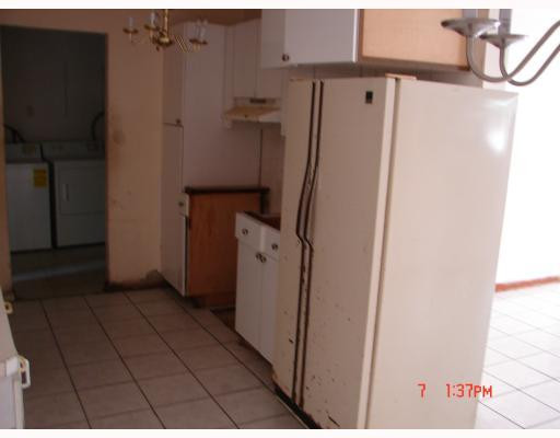 560 Southwest 50th Terrace Margate, FL 33068 - Photo 5 of 8 Kitchen