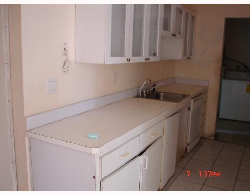 560 Southwest 50th Terrace Margate, FL 33068 - Photo 6 of 8 Kitchen