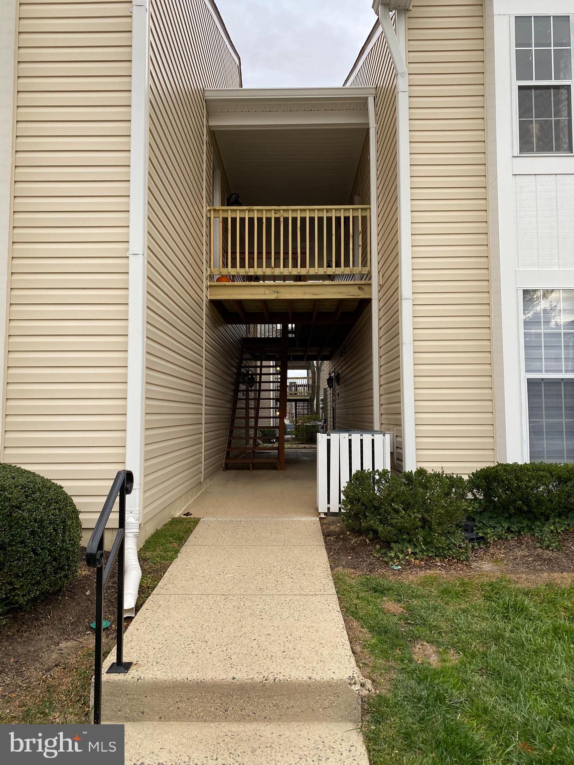 7822 Harrowgate Circle, Unit 111 Springfield, VA 22152 - Photo 3 of 26
