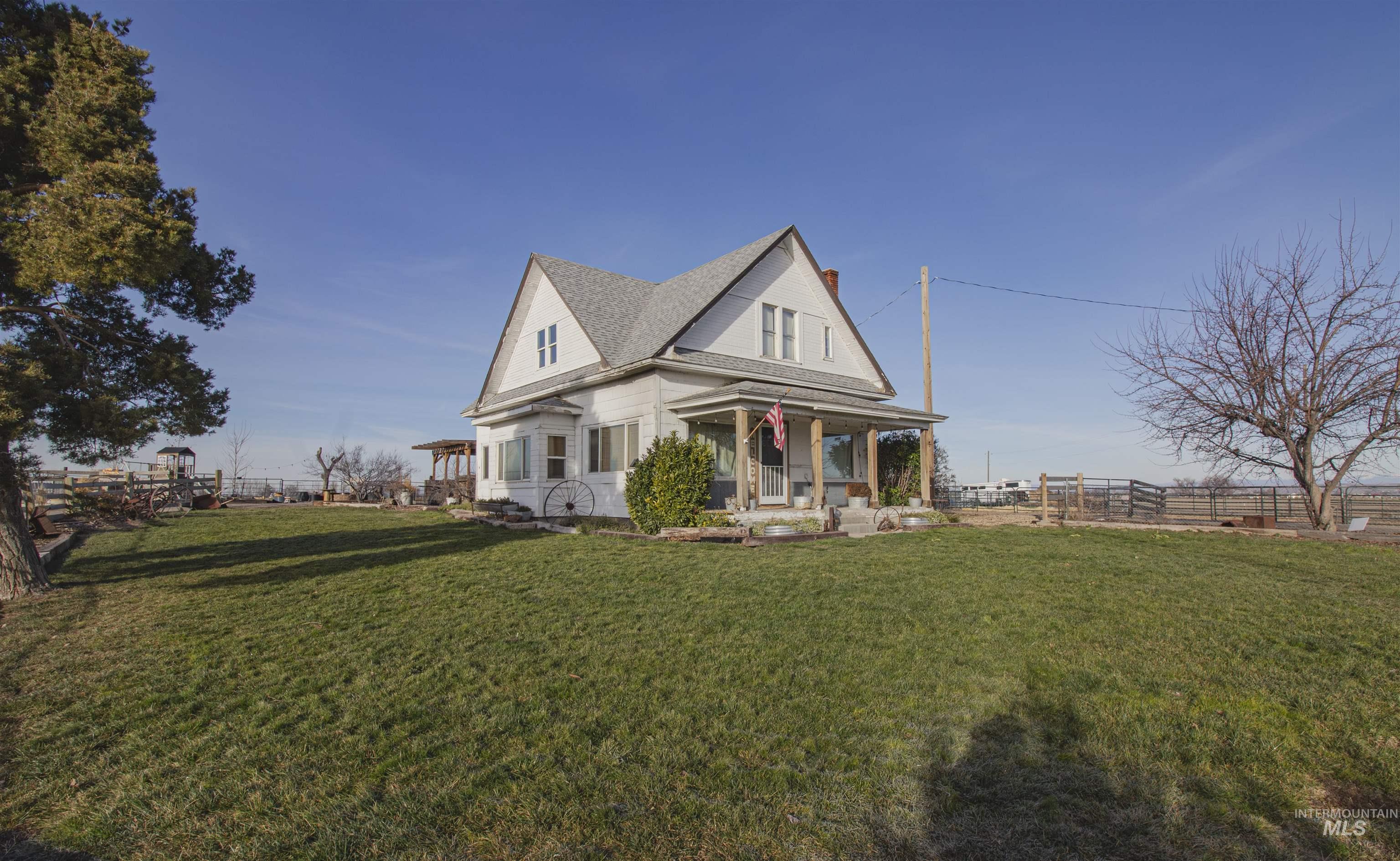 View of the front yard