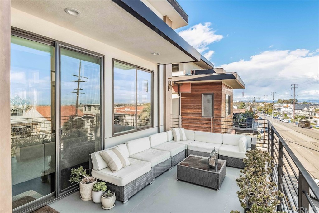 203 South Prospect Avenue, Unit A Redondo Beach, CA 90277 - Photo 13 of 39 a living room with furniture