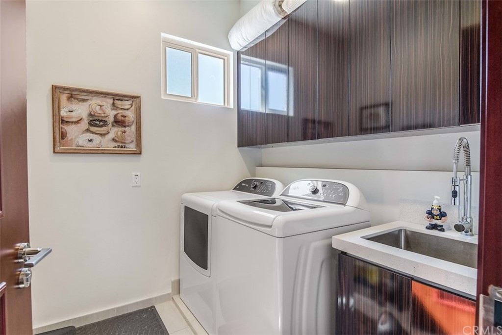 203 South Prospect Avenue, Unit A Redondo Beach, CA 90277 - Photo 16 of 39 a utility room with dryer and washer