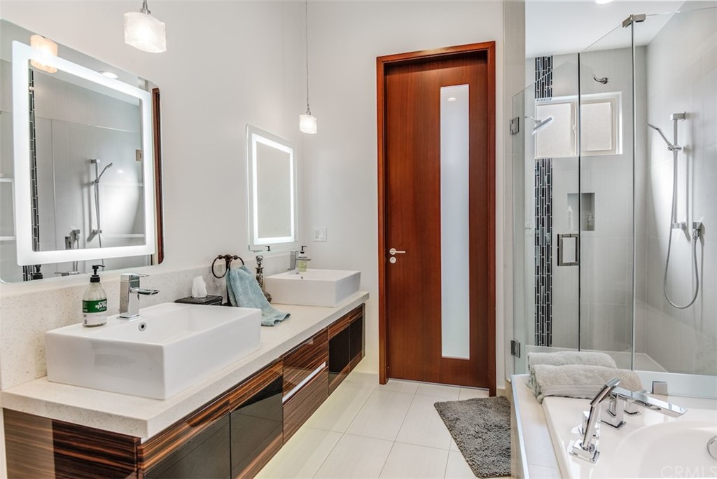 203 South Prospect Avenue, Unit A Redondo Beach, CA 90277 - Photo 20 of 39 a en suite bathroom with a double vanity sink mirror and double