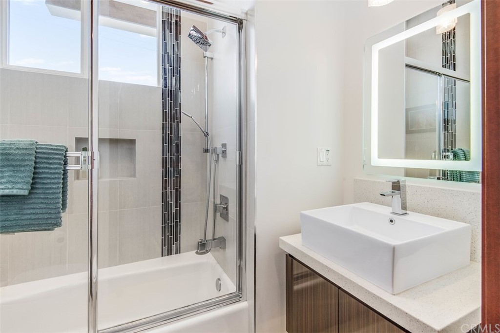 203 South Prospect Avenue, Unit A Redondo Beach, CA 90277 - Photo 22 of 39 a bathroom with a bathtub and a sink