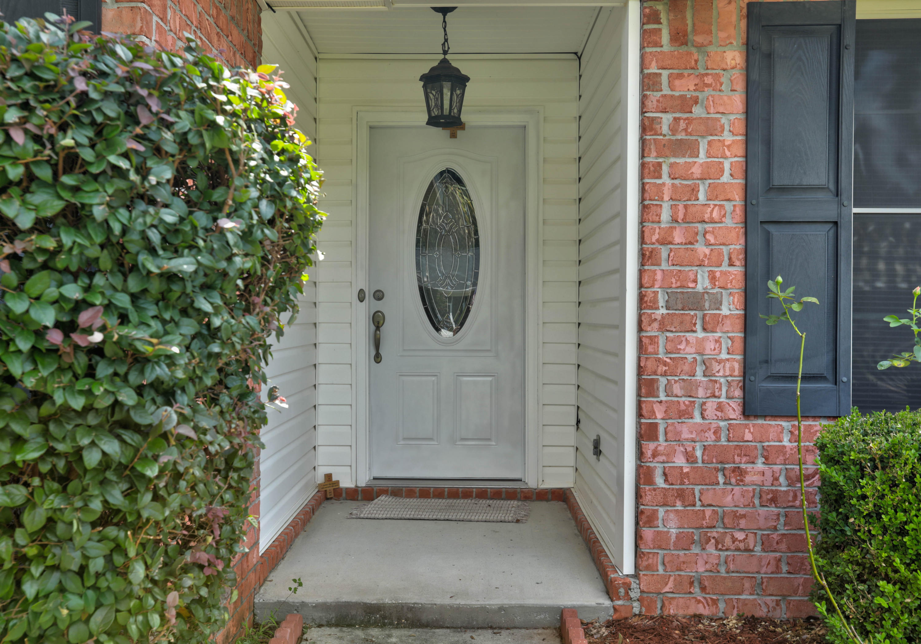 6803 Cedar Ridge Circle Milton, FL 32570 - Photo 4 of 26 a front view of a house with garden
