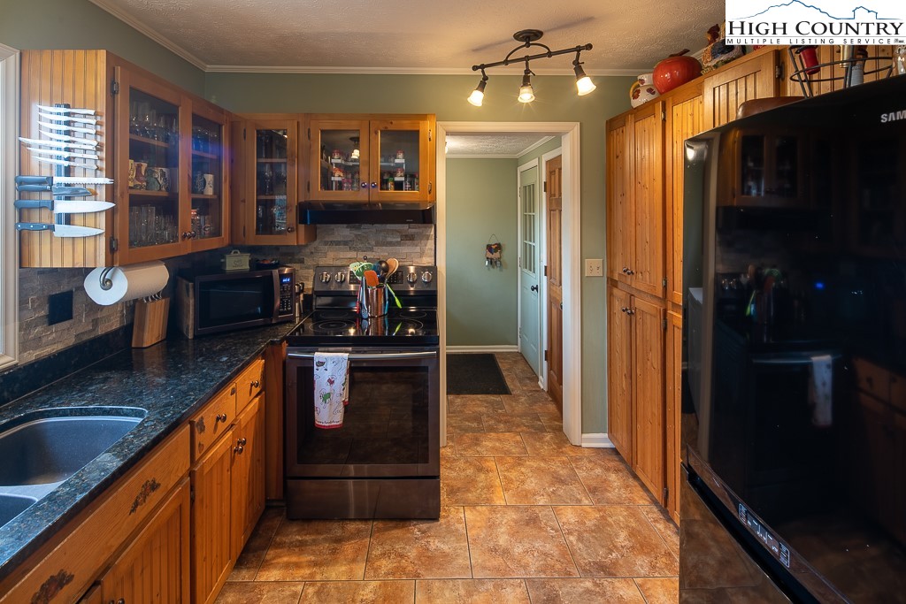 132 Grapevine Circle Boone, NC 28607 - Photo 18 of 47 Gallery Image 18