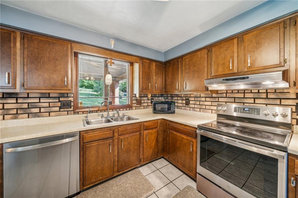 10781 Old Trail Road Irwin, PA 15642 - Photo 10 of 32 Gallery Image 10