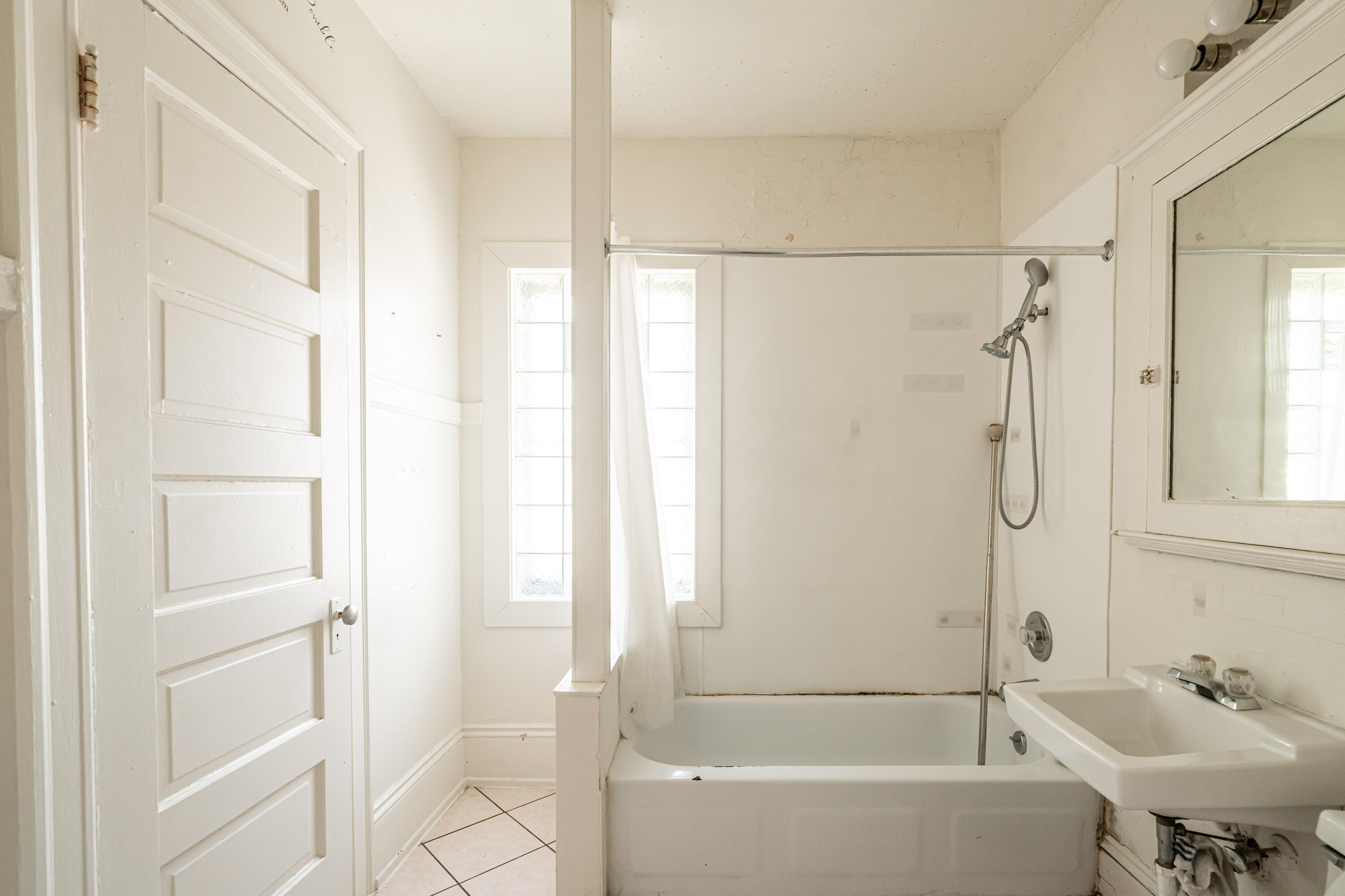 2043 North 28th Street Milwaukee, WI 53208 - Photo 21 of 42 DSC08125