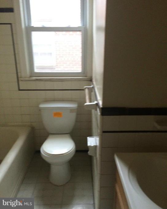 4065 Grant Street Northeast Washington, DC 20019 - Photo 6 of 11 Bath