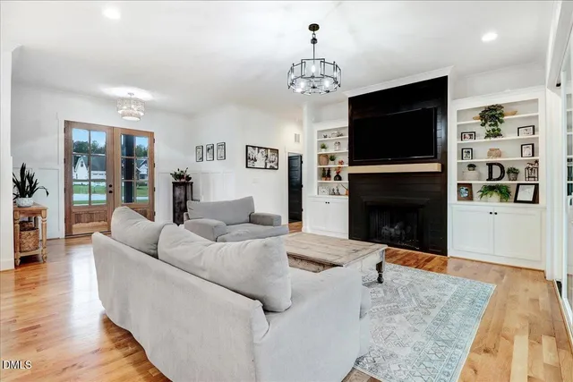 $699,999 | 360 Snowbell Street, Four Oaks, NC 27524