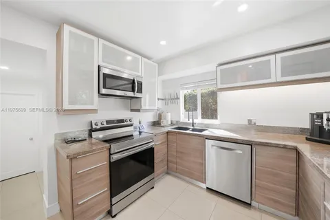 $1,075,000 | 2190 Southwest 20th Street, Miami, FL 33145