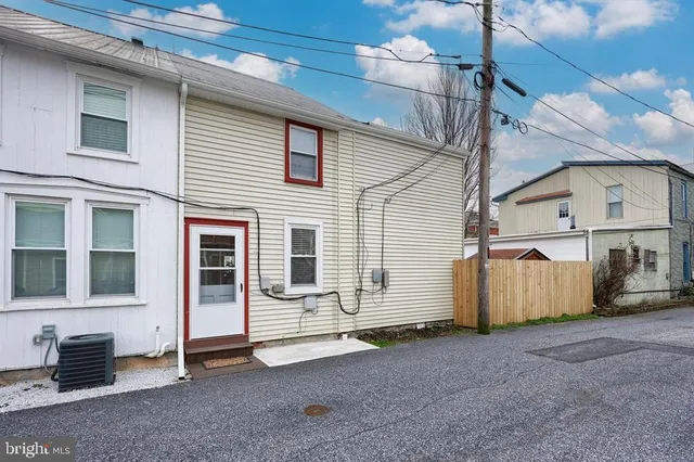 $1,750 | 9 East Orange Street, Lititz, PA 17543