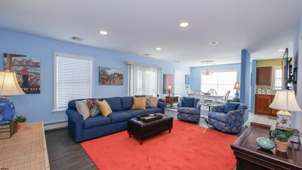 $2,200 | 10 North Adams Avenue, Unit 3, Margate City, NJ 08402