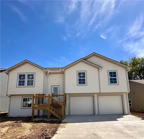 $340,000 | 1307 Northeast Sequoia Court, Oak Grove, MO 64075