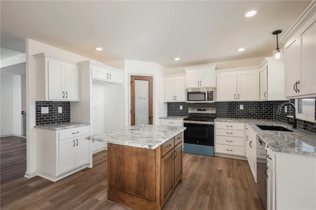 $340,000 | 1307 Northeast Sequoia Court, Oak Grove, MO 64075