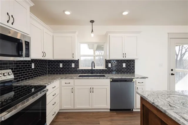 $340,000 | 1307 Northeast Sequoia Court, Oak Grove, MO 64075