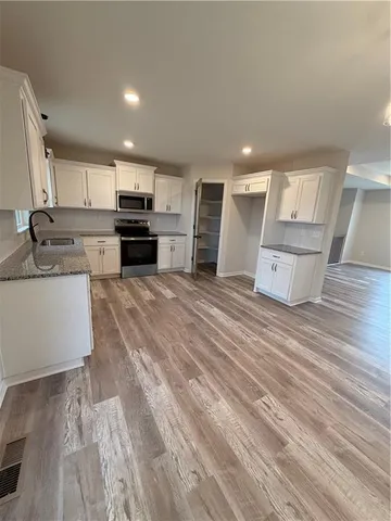 $330,000 | 1307 Northeast Sequoia Court, Oak Grove, MO 64075