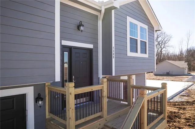 $340,000 | 1307 Northeast Sequoia Court, Oak Grove, MO 64075