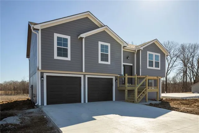 $340,000 | 1307 Northeast Sequoia Court, Oak Grove, MO 64075