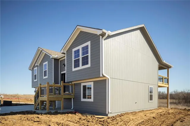 $340,000 | 1307 Northeast Sequoia Court, Oak Grove, MO 64075