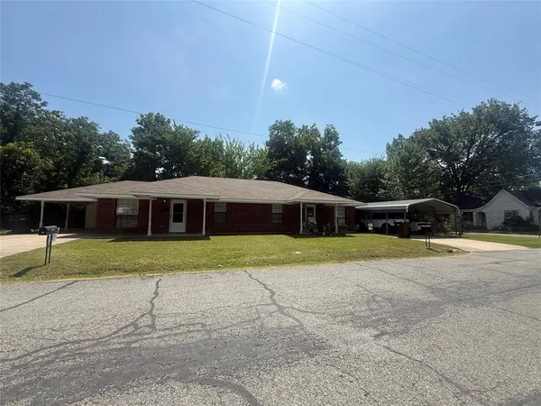 $245,000 | 600 Cedar Street, Bonham, TX 75418