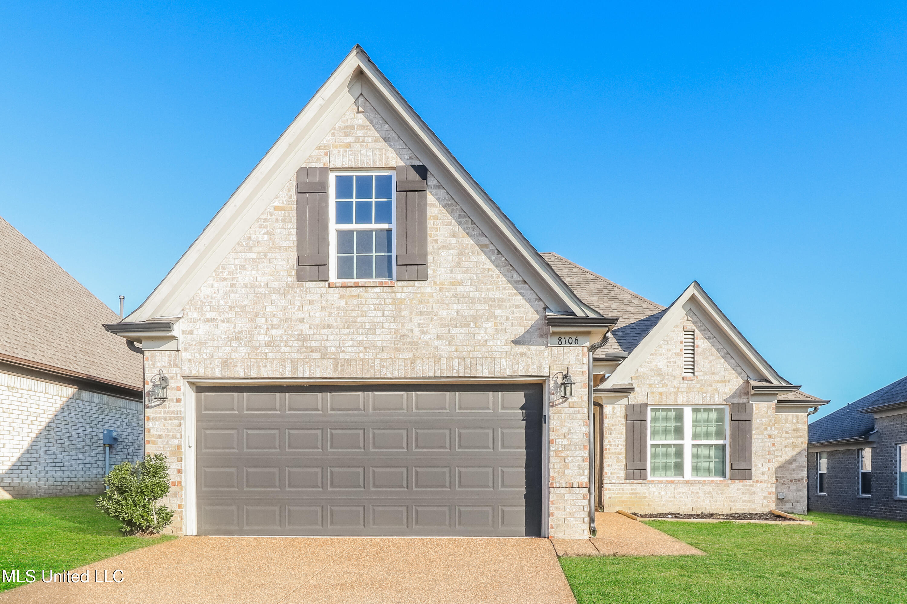 000-photo-front-view-15006351