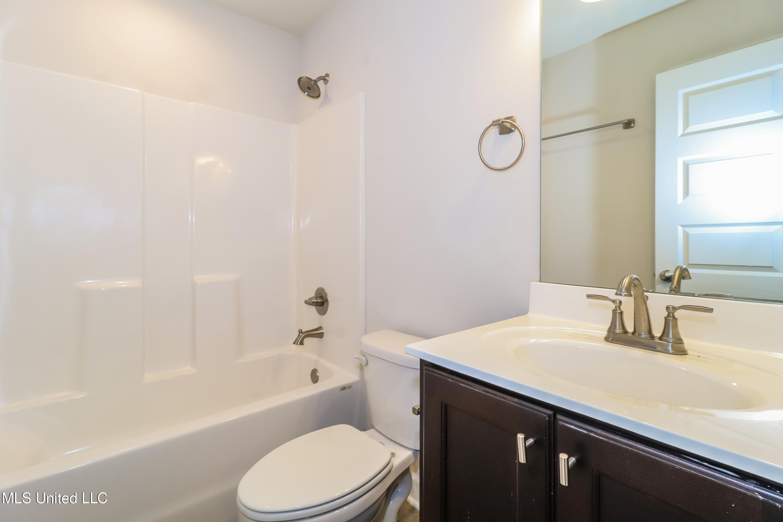 8106 Aiden Road Southaven, MS 38671 - Photo 13 of 15 014-photo-bathroom-15006361