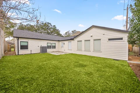 $960,000 | 2501 Briarhurst Drive, Houston, TX 77057