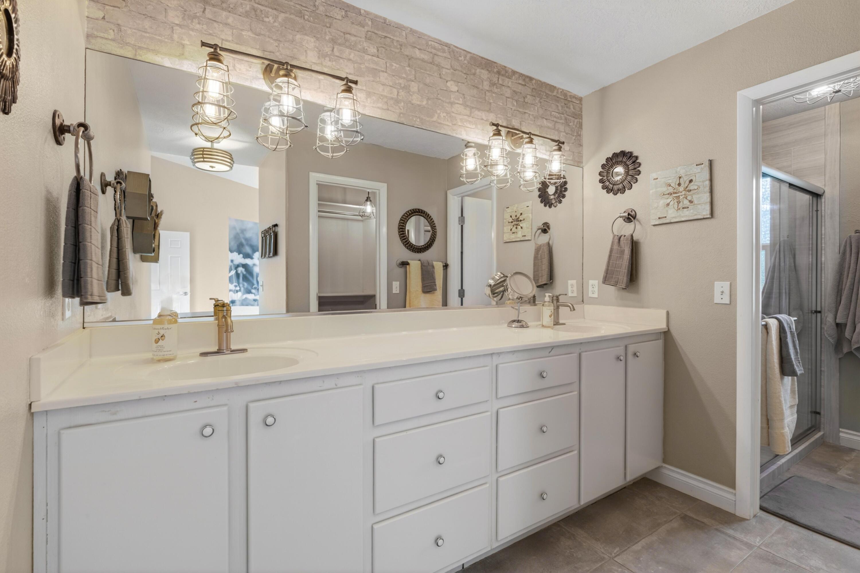 554 East 200 South, Unit 10 St. George, UT 84770 - Photo 17 of 21 Primary bathroom