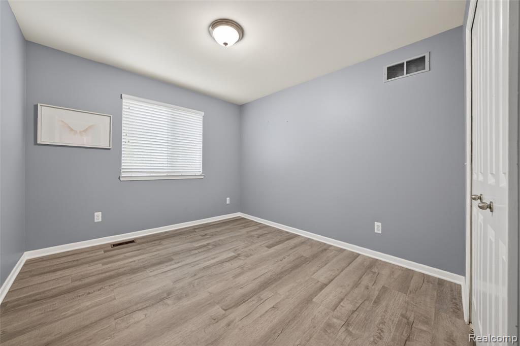 30278 Bradmore Road Warren, MI 48092 - Photo 25 of 28