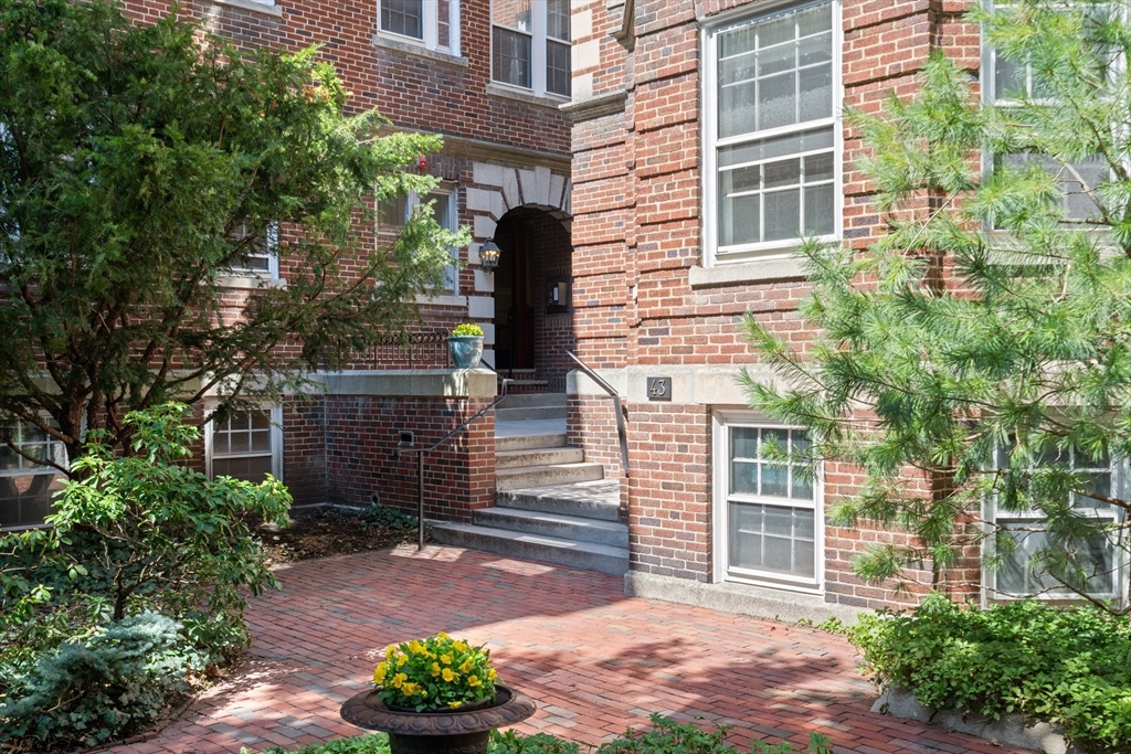 43 Linnaean Street, Unit 35A Cambridge, MA 02138 - Photo 2 of 22
