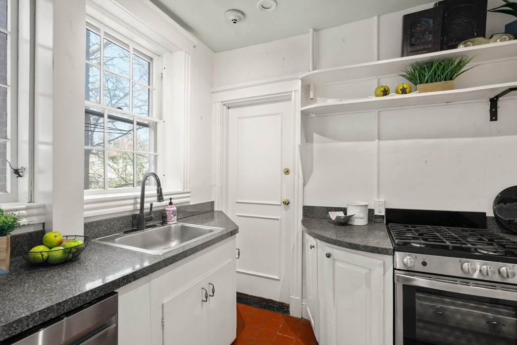 43 Linnaean Street, Unit 35A Cambridge, MA 02138 - Photo 7 of 22